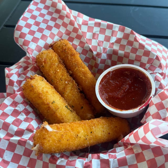 4 Mozzarella Sticks.